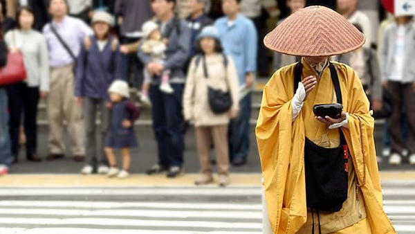 名牌大學生畢業後出家，父母卻苦苦尋找了三年，心靜了親情在哪