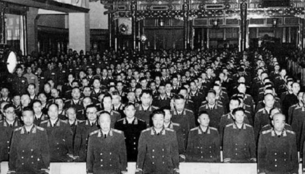 1955年，軍委連開兩天會議敲定元帥11位，為何後來缺一人？