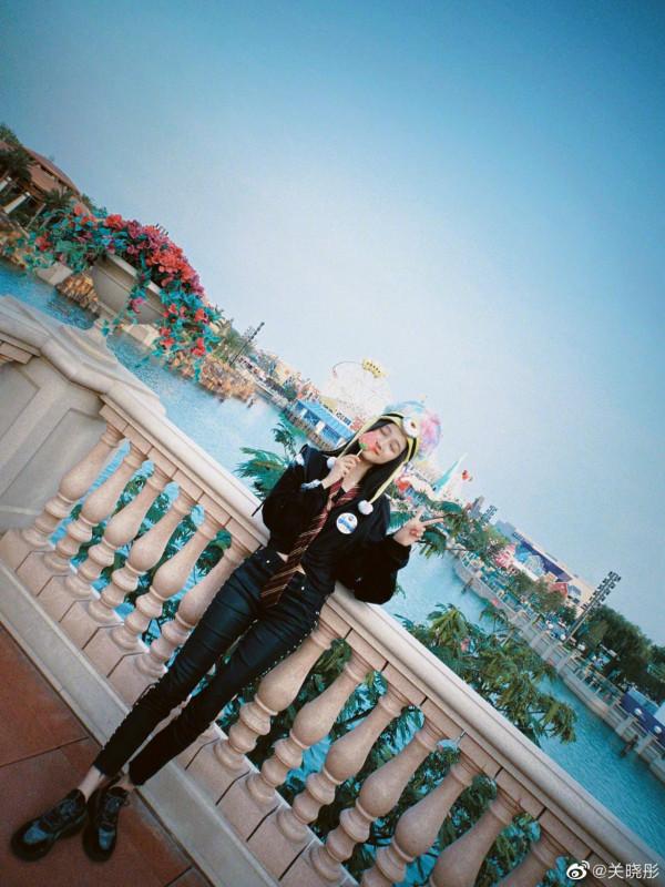 盤點環球影城偶遇明星生圖,白敬亭似商務精英,林依輪兼職賣貨? 盤點環球影城偶遇明星生圖,白敬亭似商務精英,林依輪兼職賣貨?