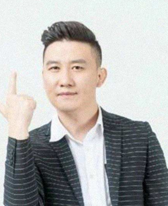 楊樹林:妻子入獄不離不棄,獨自帶女兒苦等愛妻 楊樹林:妻子入獄不離不棄,獨自帶女兒苦等愛妻