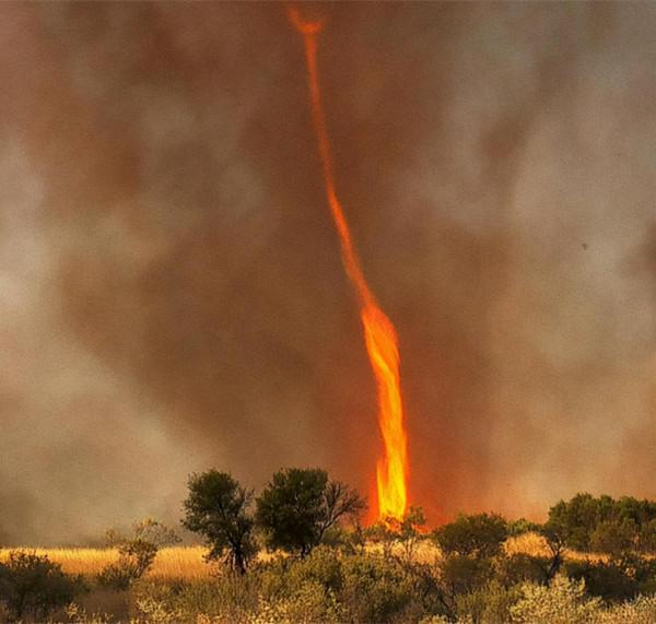 青海湖現龍吸水，水柱直通雲端，被“龍”吸走的水最後去哪裡了？