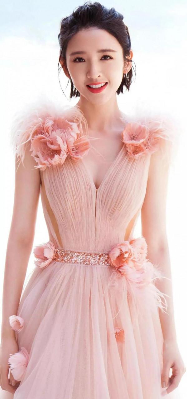 俏皮可愛唐藝昕 俏皮可愛唐藝昕