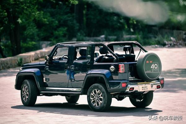 北京BJ40丨有三把鎖/可拆頂棚/2.3T動力 還只要15.98萬起? 北京BJ40丨有三把鎖/可拆頂棚/2.3T動力 還只要15.98萬起?