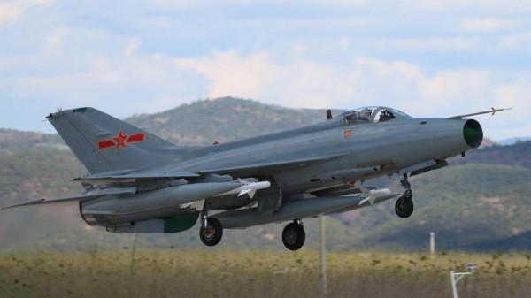 史無前例！原本代號殲-11C的中國首款艦載機，為何後來變成殲-15