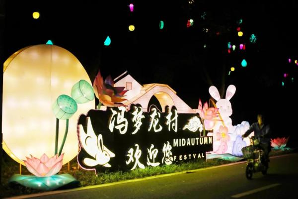 1年有150天住酒店，44次旅行，47次飛行！這江南女子怎麼做到的？