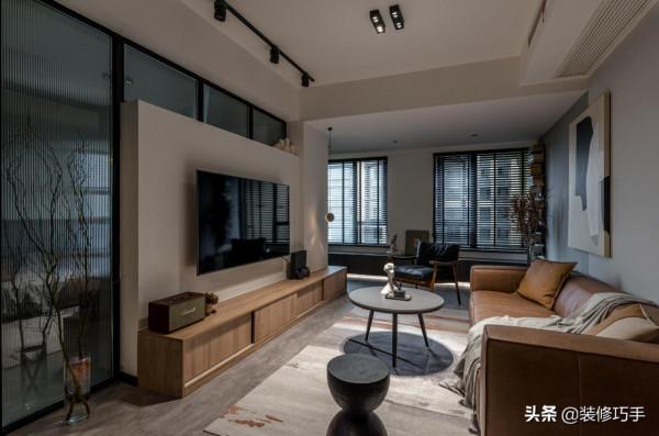 我買下了被同事挑剩下的一居室，他笑我無知，我卻如獲至寶