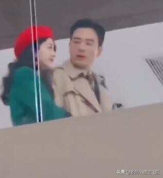 趙麗穎李光潔新劇曝路透 二人手挽手逛商場顯般配