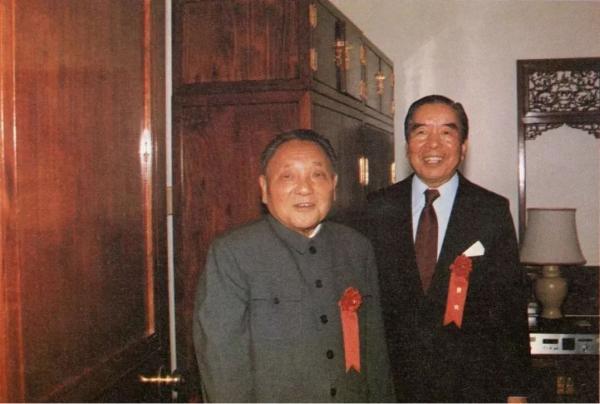 81年包玉剛捐1000萬美元無人敢要，鄧小平出面：我來接受這筆捐贈