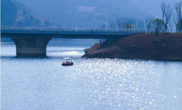 冬日裡的貴州綠博園美翻啦！今天我請客，請賞金輝遍灑、萬頃波光