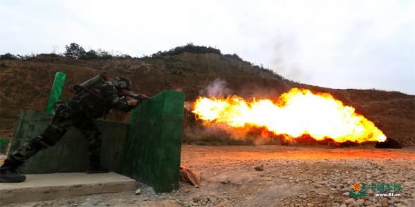 開火！武警浙江省總隊開展噴火訓練