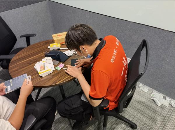 中秋換新手機 京東一站式換新服務讓父母用得更安心 中秋換新手機 京東一站式換新服務讓父母用得更安心