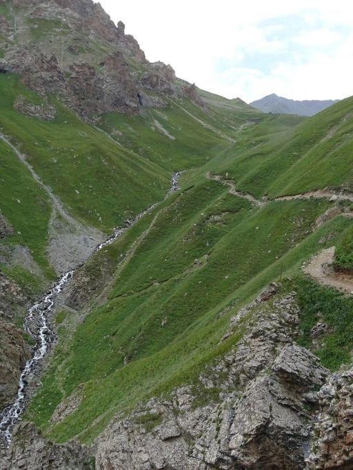 新疆徒步穿越烏蘇古道第二天翻越包紮敦達板