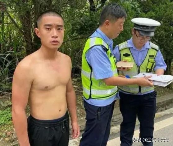 解放軍戰士王亮，祝賀提幹並記一等功，2分鐘勇救4名人民群眾