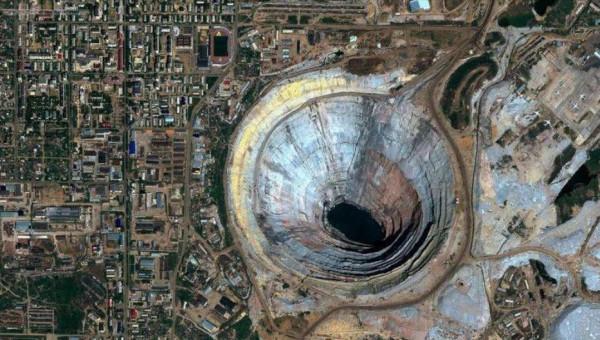 蘇聯企圖挖穿地球，花費24年結果如何？人類能挖穿地球嗎？