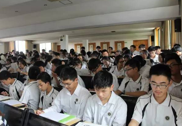 雲南一考生撿漏進了廈門大學,看到專業學費後,決定不讀了 雲南一考生撿漏進了廈門大學,看到專業學費後,決定不讀了