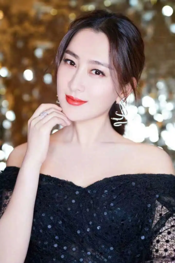 曾經紅極一時，如今只能演配角的女星們，誰最值得同情？