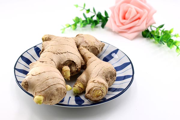 發芽的大蒜、土豆有沒有毒？是趁早扔掉還是繼續吃？看完長知識了