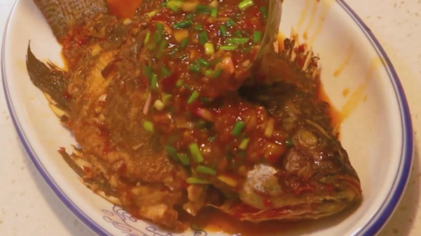 四川人都會做的豆瓣魚家常做法,汁紅肉嫩,配上米飯好吃到炸 四川人都會做的豆瓣魚家常做法,汁紅肉嫩,配上米飯好吃到炸