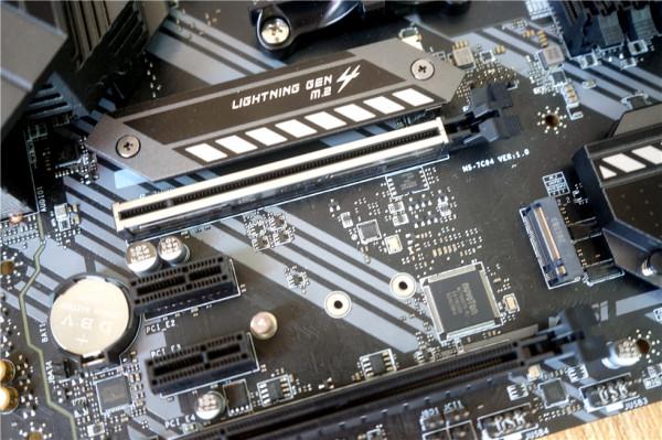 桌面上的武直&mdash;&mdash;5800X&plus;索泰3080天啟&plus;TT阿帕奇MINI機箱裝機