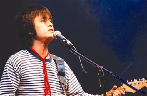 從保安到“搖滾教母”，二手玫瑰樑龍都經歷了什麼？