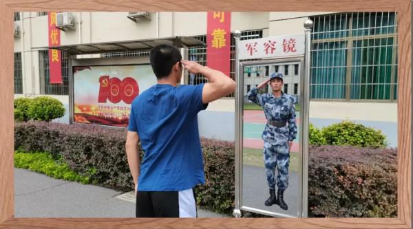 這組新兵“滿月照”,不要太有創意! 這組新兵“滿月照”,不要太有創意!