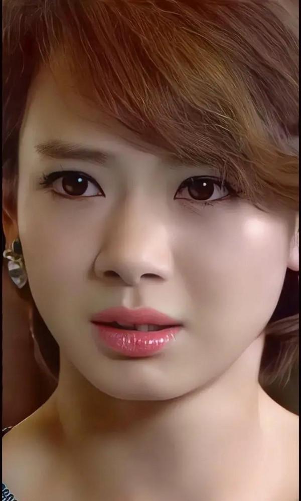 演員戚薇美照歡迎觀看