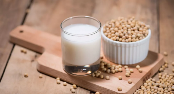 豆漿、豆腐裡的“植物雌激素”,能緩解更年期症狀嗎? 豆漿、豆腐裡的“植物雌激素”,能緩解更年期症狀嗎?