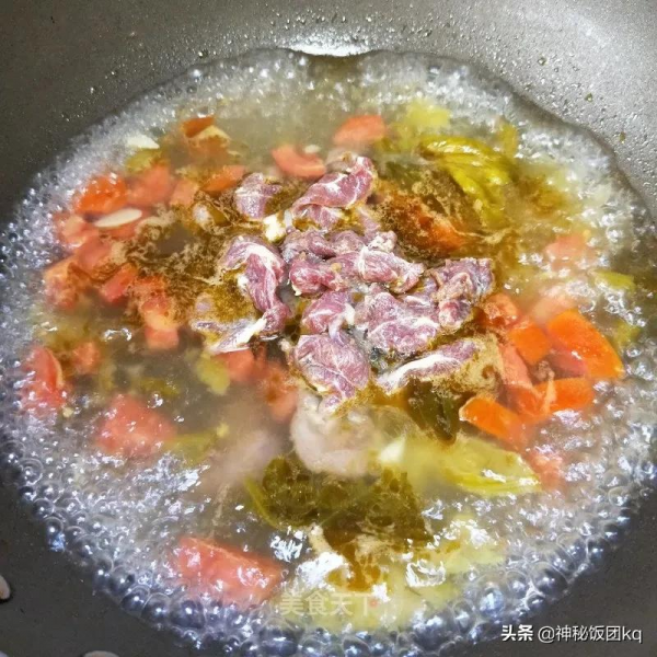 酸湯真的太有魔力了！酸爽過癮，超級下飯！熱乎乎的，太美味啦