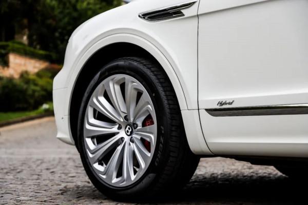 賓利的第一份新能源答卷,試駕添越PHEV 賓利的第一份新能源答卷,試駕添越PHEV