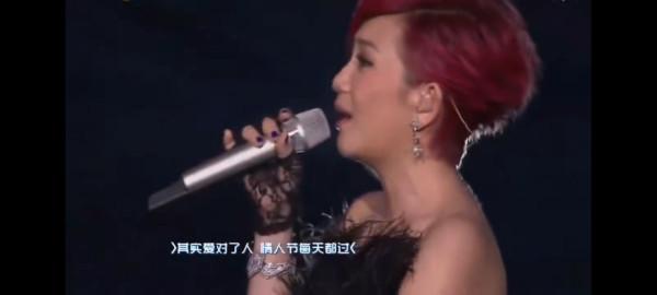 原來，當年這些爆火的歌曲，都20年了