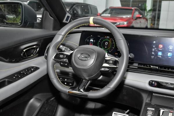 6.95s破百，雙邊四出尾排，屬於年輕人的“效能車”？傳祺影豹