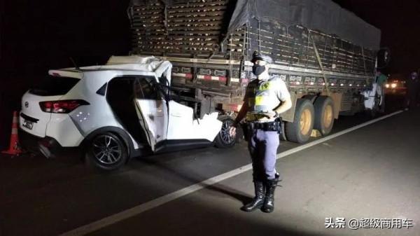 屁股朝天臉貼地 巴西卡車為什麼熱衷墊高後懸架? 屁股朝天臉貼地 巴西卡車為什麼熱衷墊高後懸架?