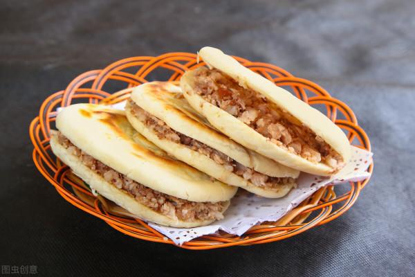 夏天麵粉別再蒸饅頭了，1次發酵製成小餅，暄軟不硬，加肉更好吃