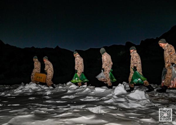 嚴寒中的堅守！海拔4676米的標沙拉錯哨點，官兵將“年味”帶上高原