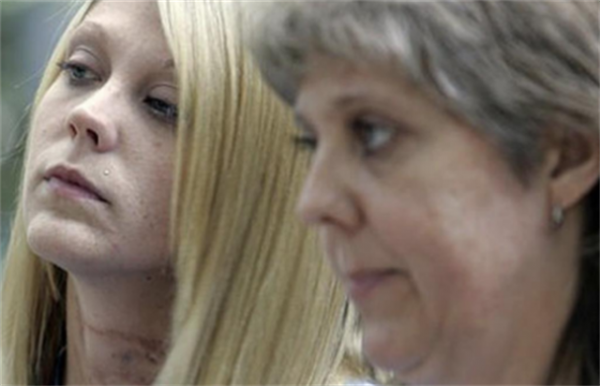 99年美國囚犯被判終身監禁，蠢到親手改判自己死刑，坐上電椅受刑