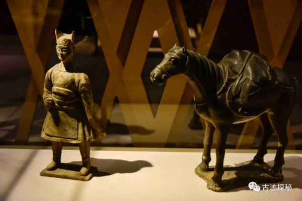 尋古蹟的蓮蓮:長城內外 | 內蒙古地區珍貴文物特展 尋古蹟的蓮蓮:長城內外 | 內蒙古地區珍貴文物特展