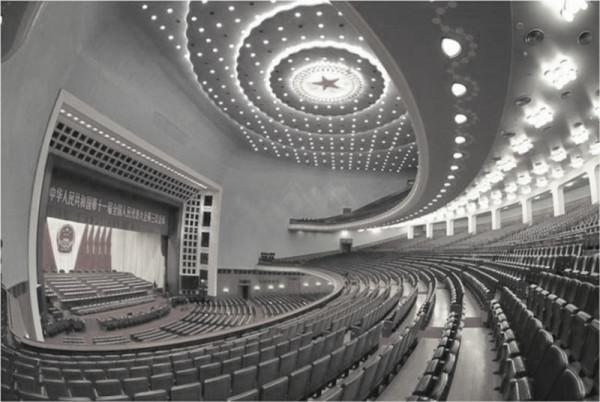 人民大會堂的名字是後改的？原先叫什麼？毛主席親自改名