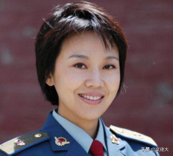 娛樂圈擁有軍人頭銜的明星，每個都不容易，徐璐讓人刮目相看