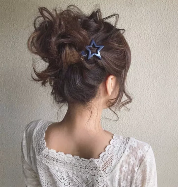 日系空氣感扎發，充滿少女氣質