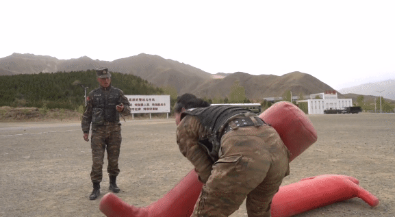 立一等功的女士官，提幹了