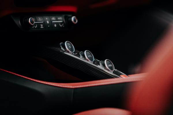 這款法拉利售價不到300萬，你還會選擇911和蘭博基尼嗎？