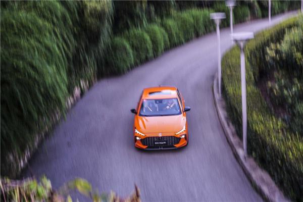 1.5T比影豹、03更強！前後獨懸 全新名爵6太炸了！