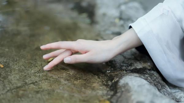 “弱水三千，我只取一瓢飲”，12首深情的古詩詞，你最愛哪一首？