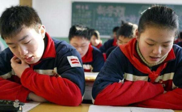 有一種&OpenCurlyDoubleQuote;心機&rdquo;叫班主任安排座位，看似很公平，實際上套路滿滿