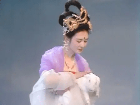 5位“嫦娥仙子”扮演者，趙麗穎一身粉色太萌，姚笛卻是個黑歷史