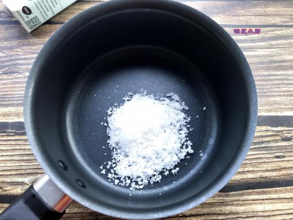 過完年，用家裡喝不完的牛奶做一道美食，無油不長胖，可勁兒吃