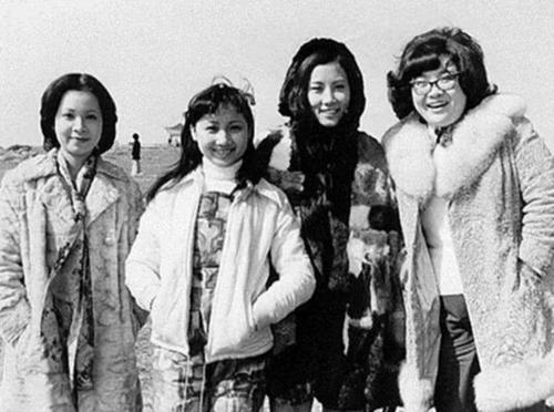 張德蘭：童星出道，憑藉一首《春光好》躋身春晚，當紅時毅然從醫