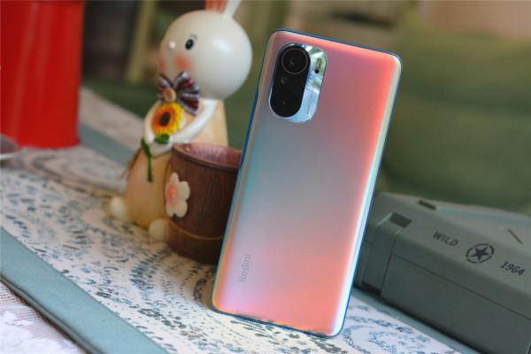 公認好音質手機！追劇黨別錯過，今年推出的這4款對稱雙喇叭手機