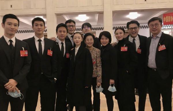 20位明星出席文代會：靳東帥氣十足，劉昊然邋遢，周冬雨佔據C位