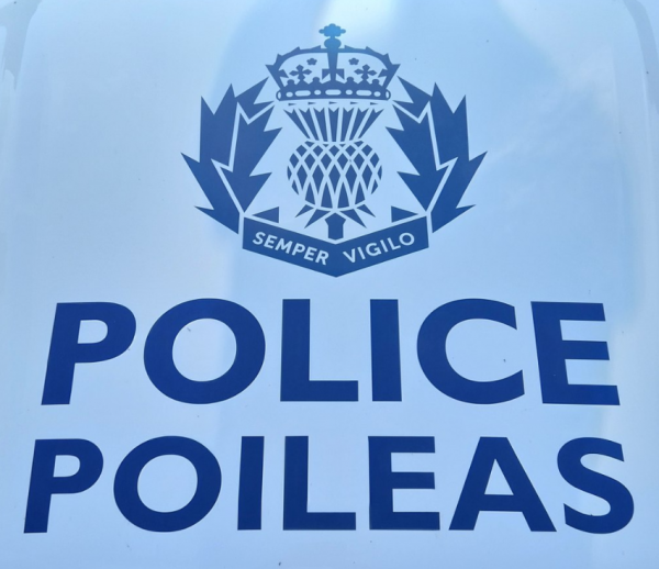 英國有很多種王冠，蘇格蘭王冠已不佩戴，一名公爵專門負責持冠